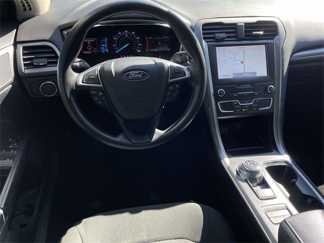 2020 Ford Fusion SE photo 4