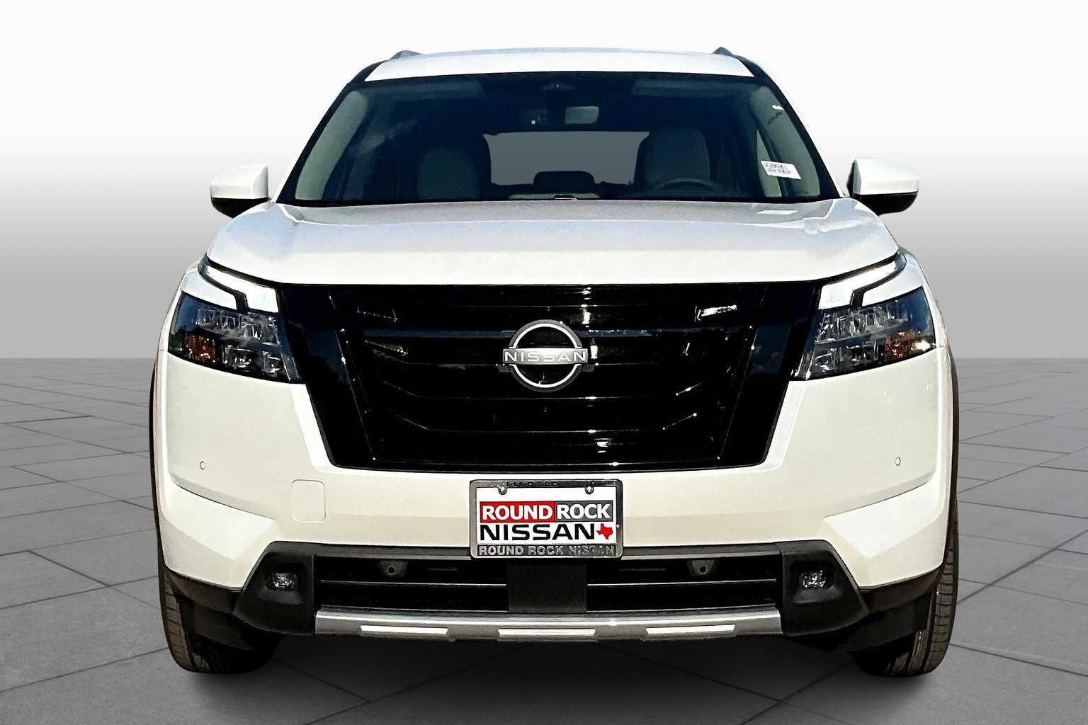 2025 Nissan Pathfinder SL photo 3