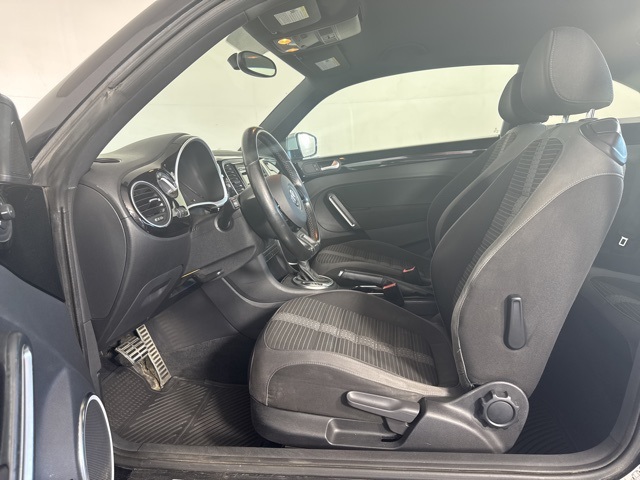 2012 Volkswagen Beetle photo 10