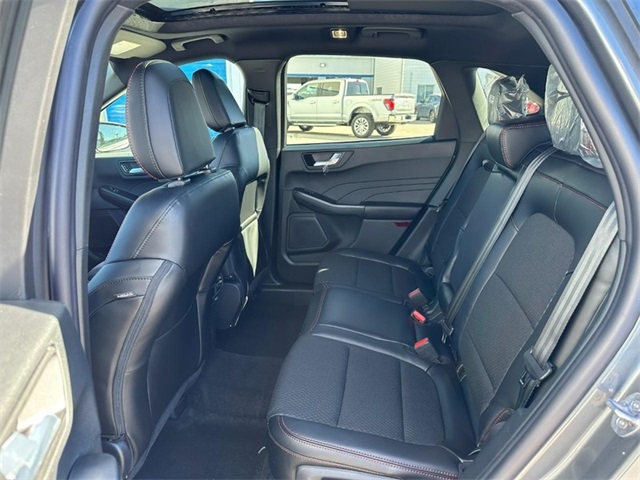 2025 Ford Escape ST-Line photo 4