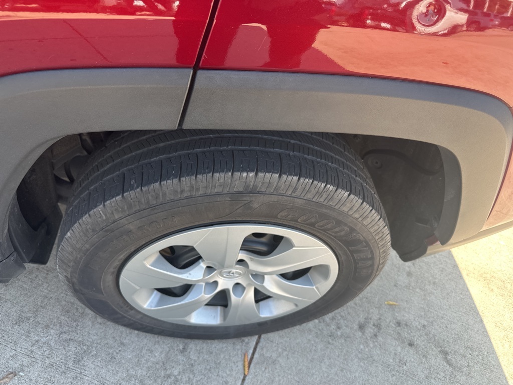 2020 Toyota RAV4 LE photo 2