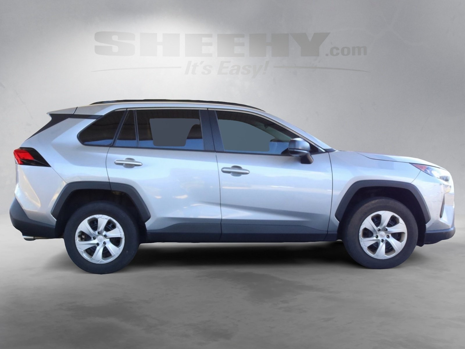 2020 Toyota RAV4 LE photo 4