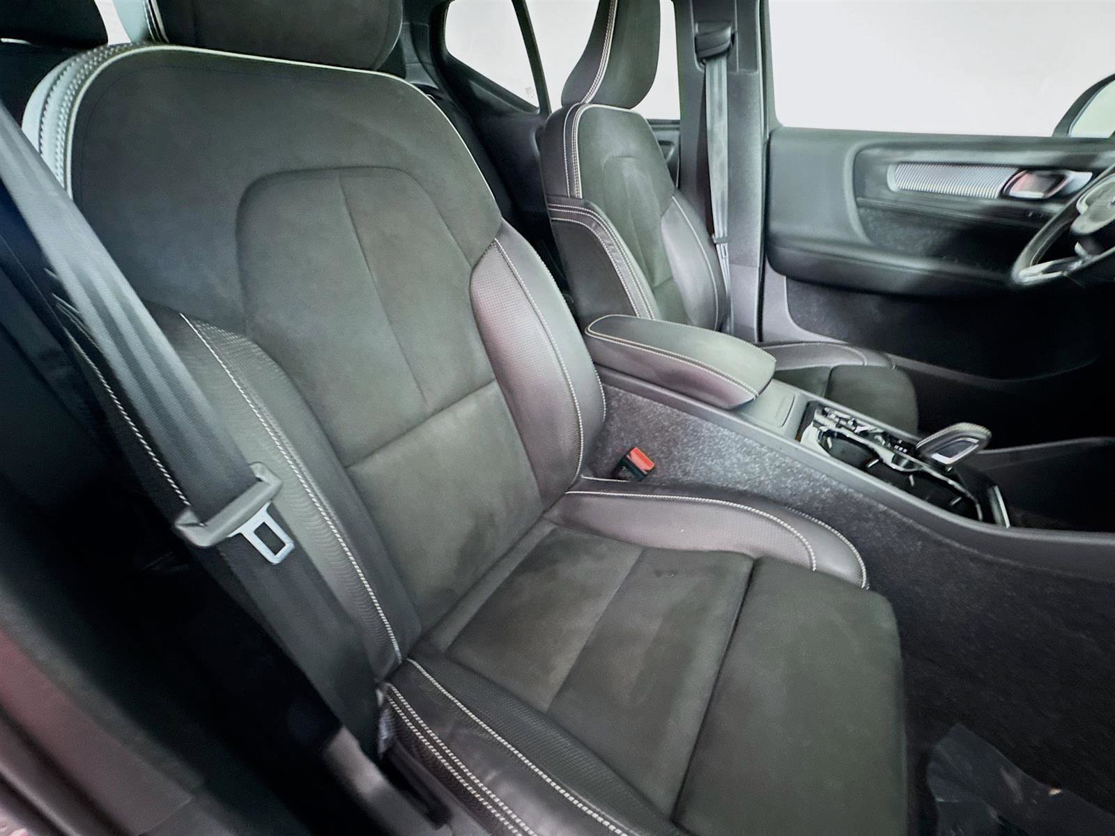 2021 Volvo XC40 T5 R-Design photo 28