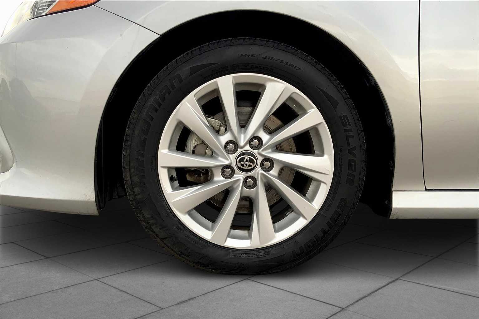 2022 Toyota Camry LE photo 9