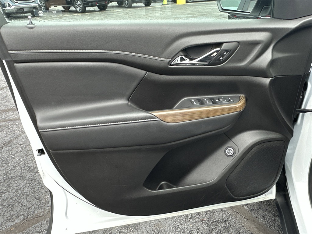 2023 GMC ACADIA - Image 18