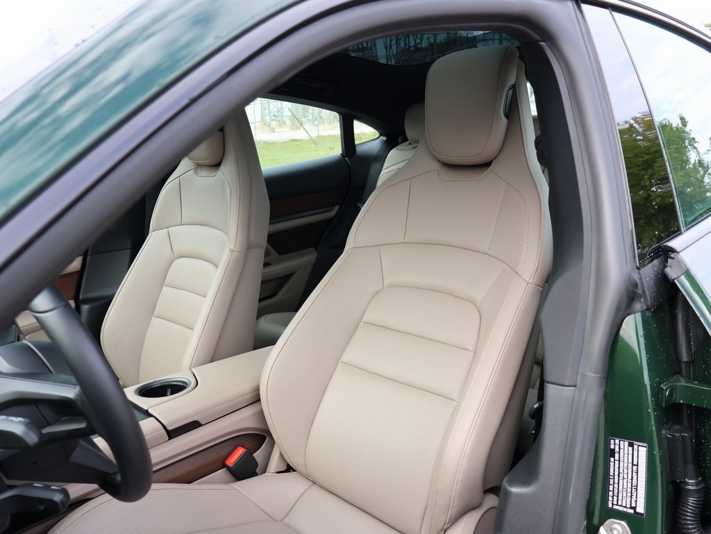 2025 Porsche Taycan 4S photo 5