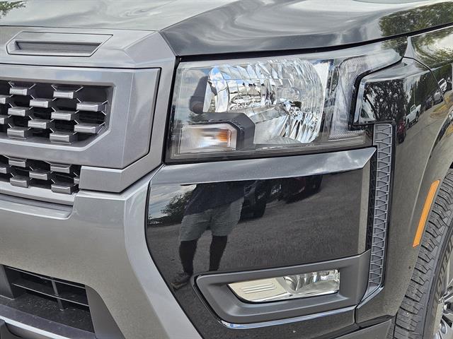 2025 Nissan Frontier Crew Cab SV photo 5