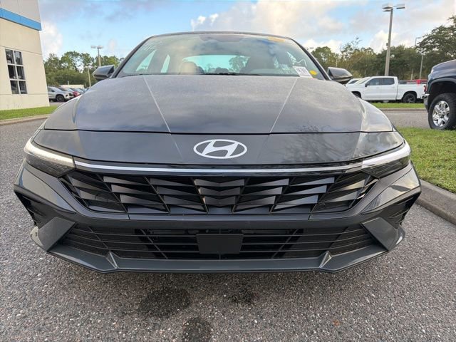 2025 Hyundai Elantra SEL Convenience photo 2