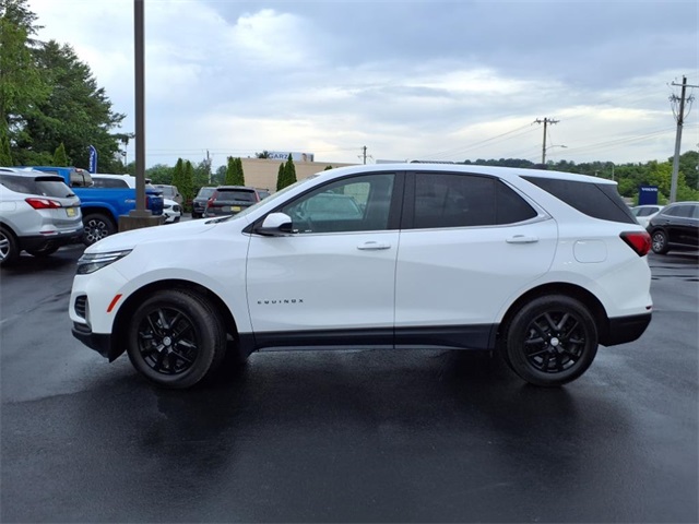2022 Chevrolet Equinox LT photo 3