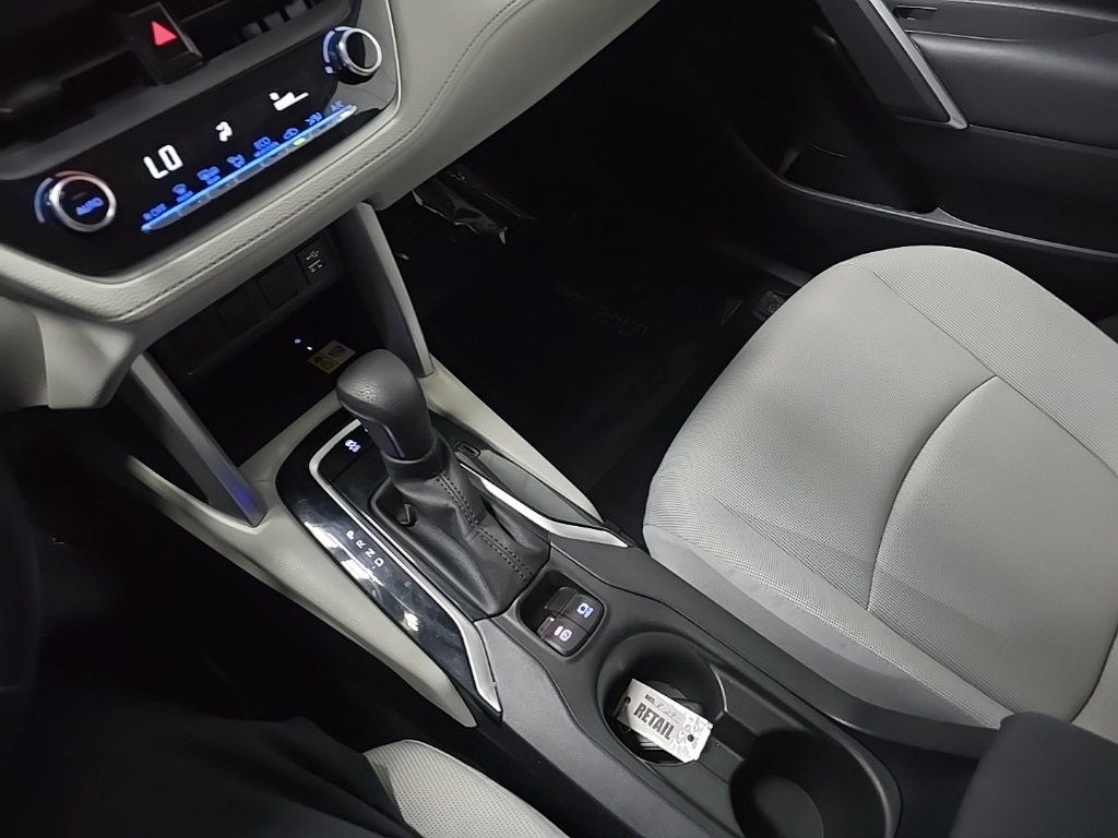 2022 Toyota Corolla Cross LE photo 25