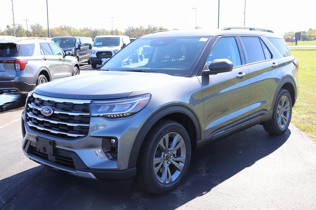 2026 Ford Explorer photo 2