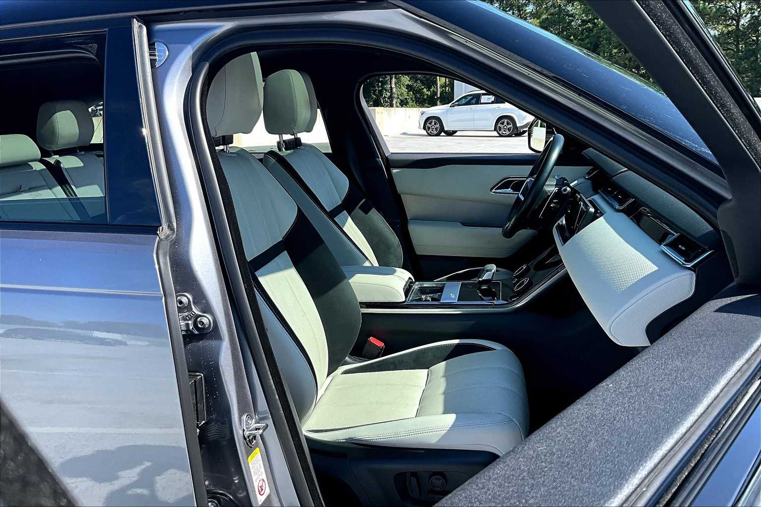 2022 Land Rover Range Rover Velar R-Dynamic S photo 8
