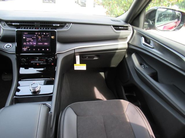 2025 Jeep Grand Cherokee Altitude X photo 13