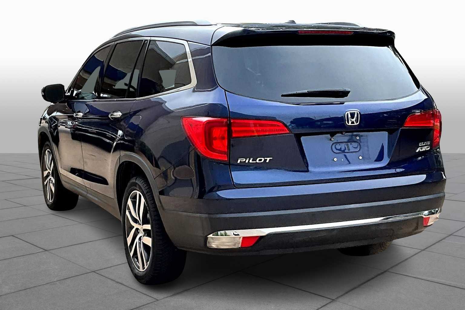 2016 Honda Pilot Elite photo 11