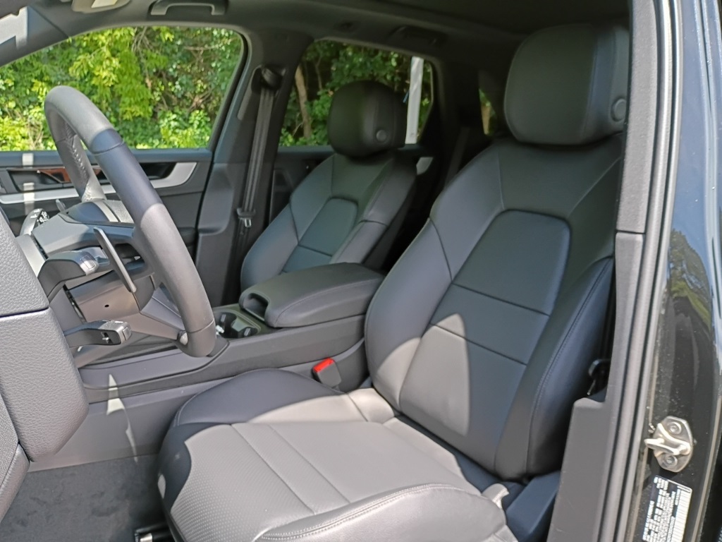 2025 Porsche Cayenne photo 5
