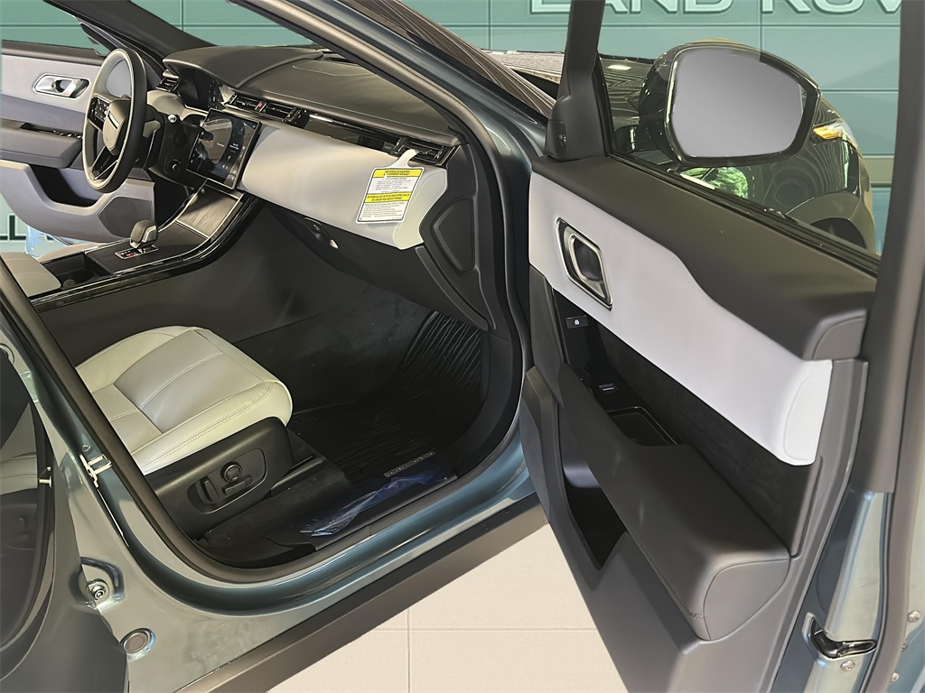 2026 Land Rover Range Rover Velar SE photo 8