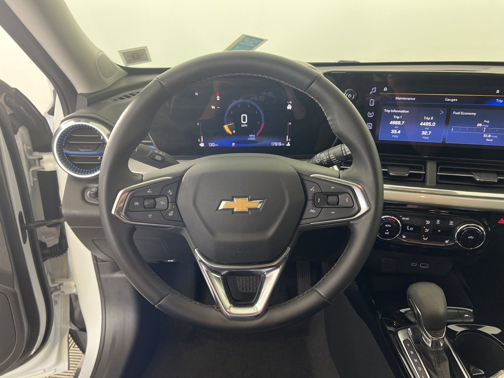 2025 Chevrolet Trax LT photo 6