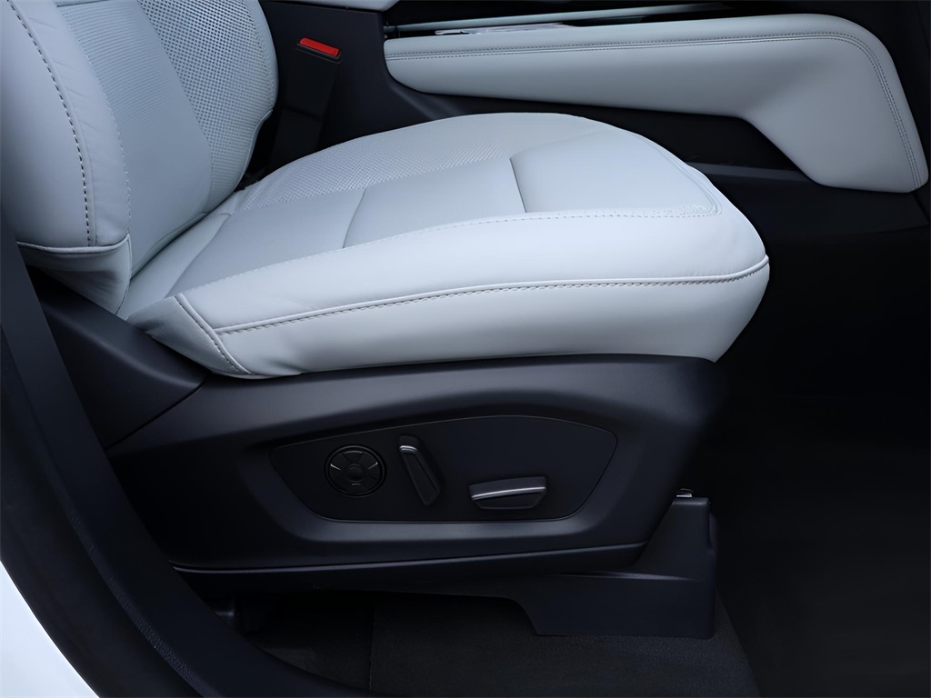 2025 Ford Explorer Platinum photo 10