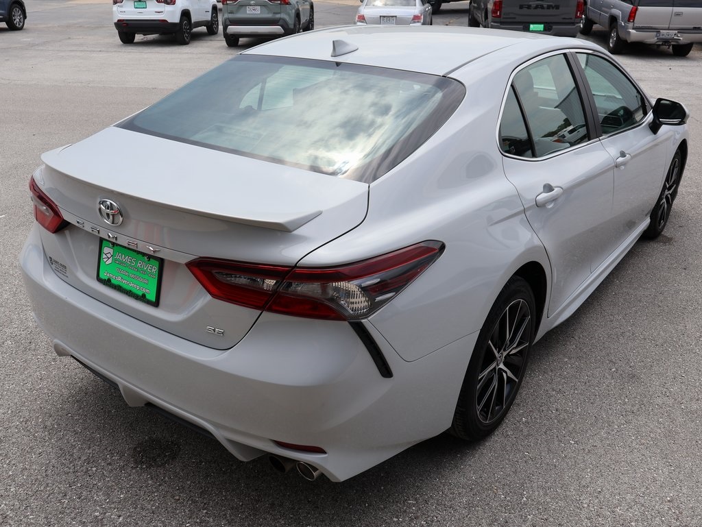 2024 Toyota Camry SE photo 5