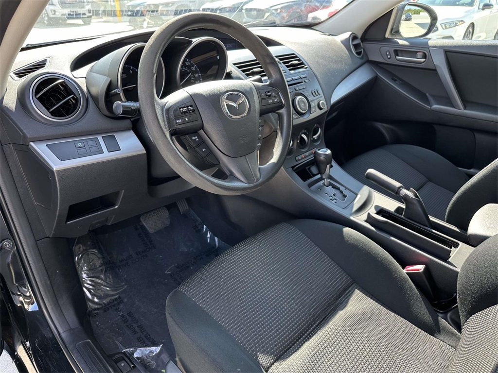2013 Mazda Mazda3 i Sport photo 2