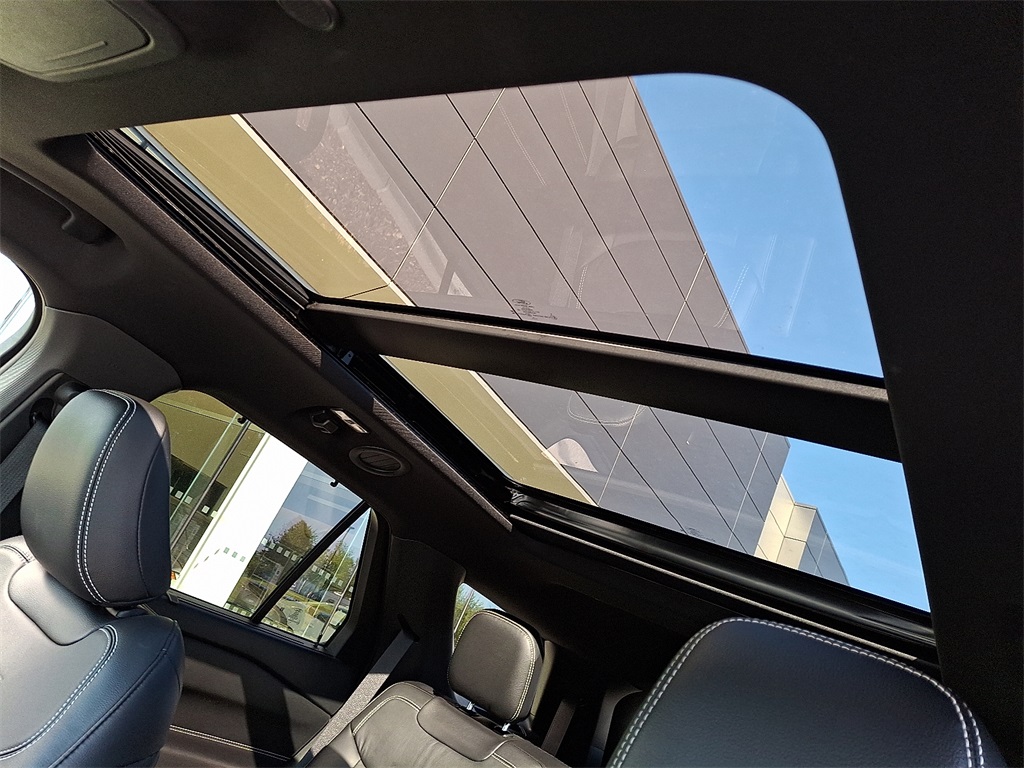 2023 Ford Explorer ST photo 13