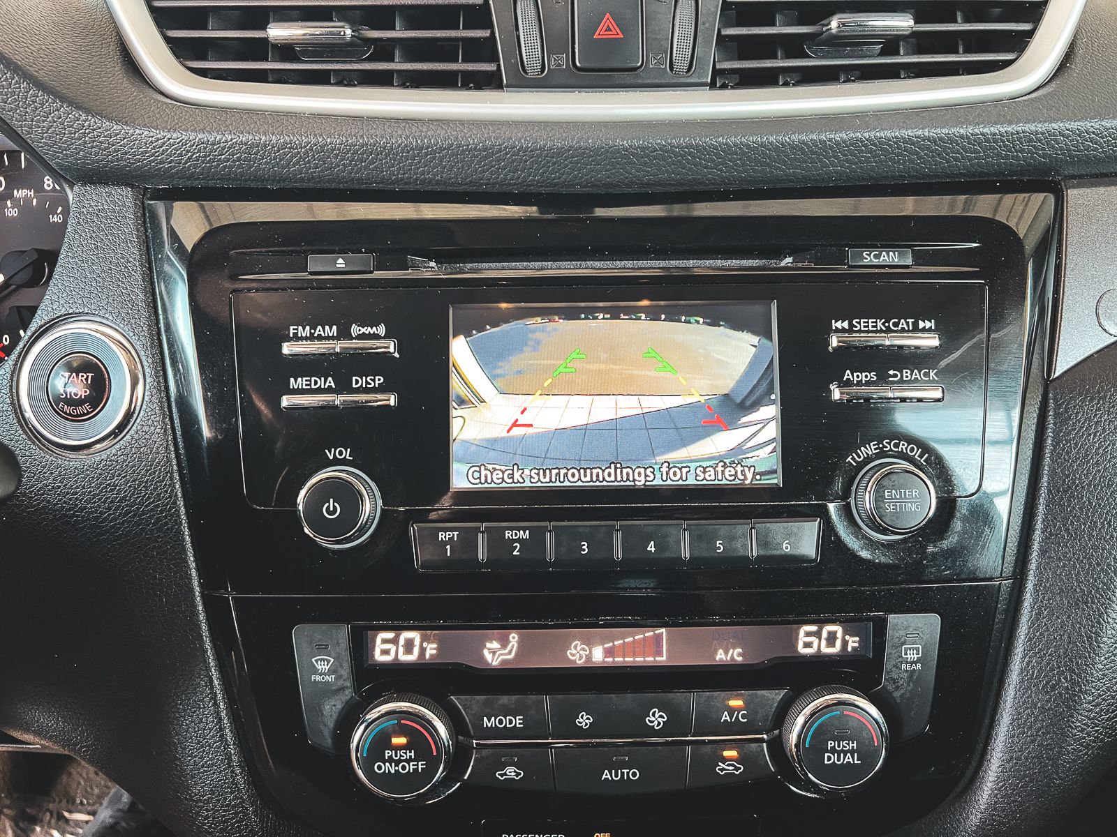 2016 Nissan Rogue SV photo 14