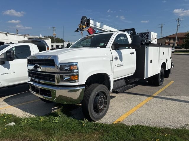 2024 Chevrolet Silverado 4500 Medium Duty Chassis Cab Work Truck's photo