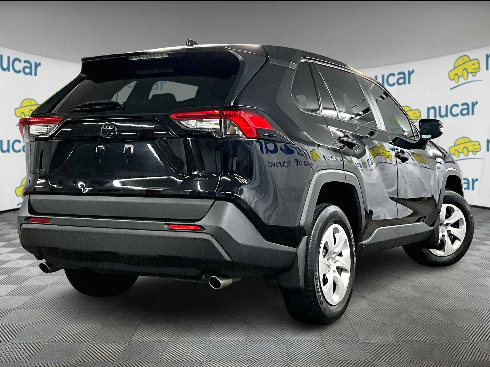 2023 Toyota RAV4 LE photo 6