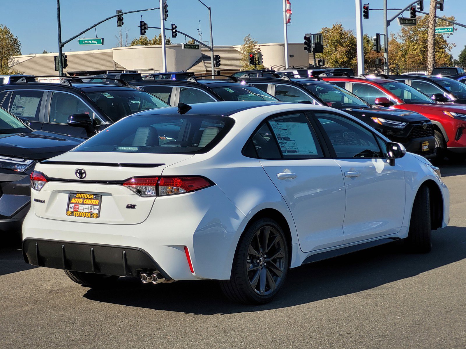 2025 Toyota Corolla SE photo 3