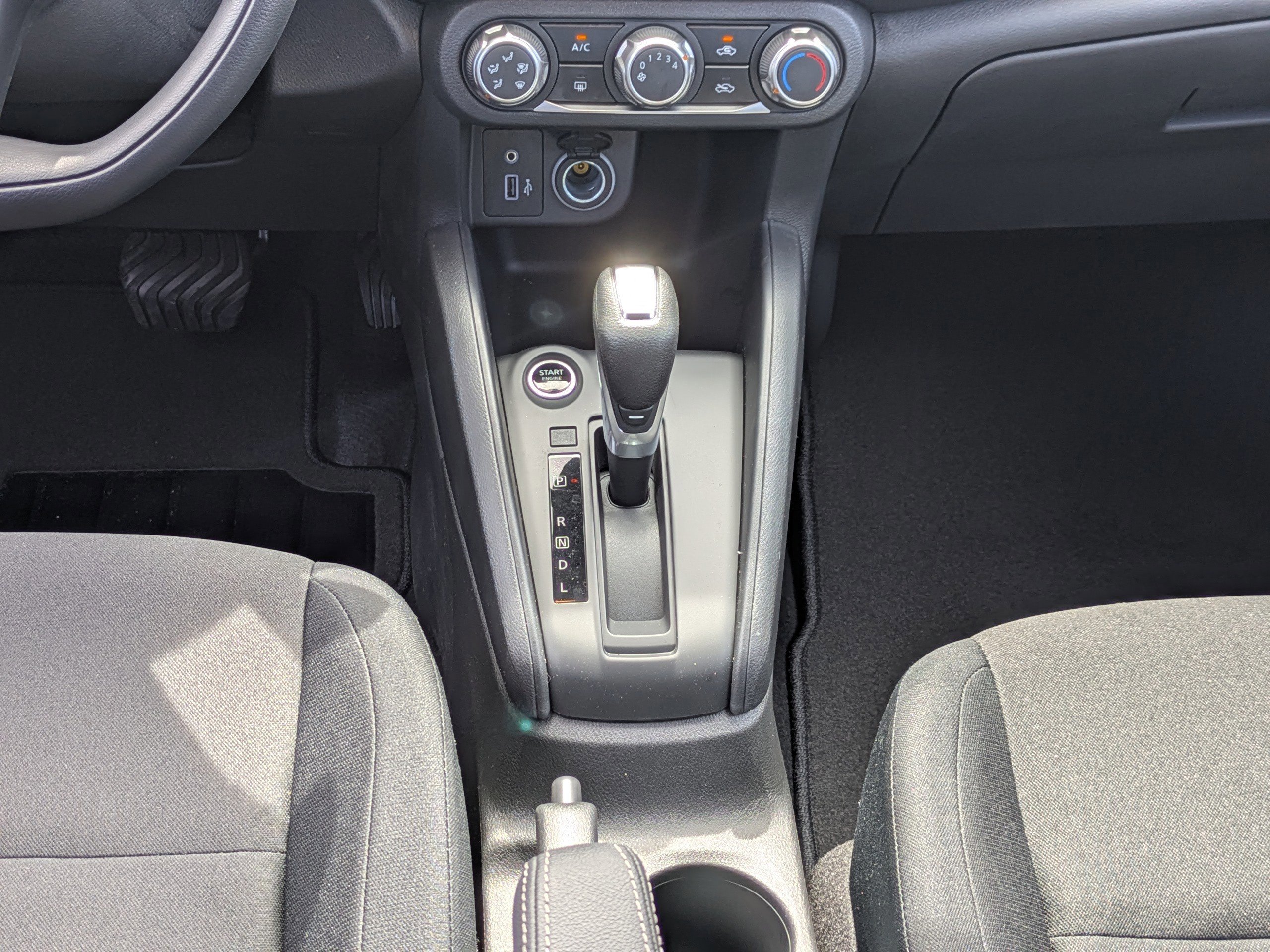 2025 Nissan Kicks Play S photo 10