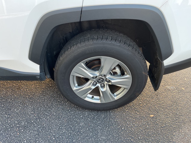 2024 Toyota RAV4 XLE photo 28