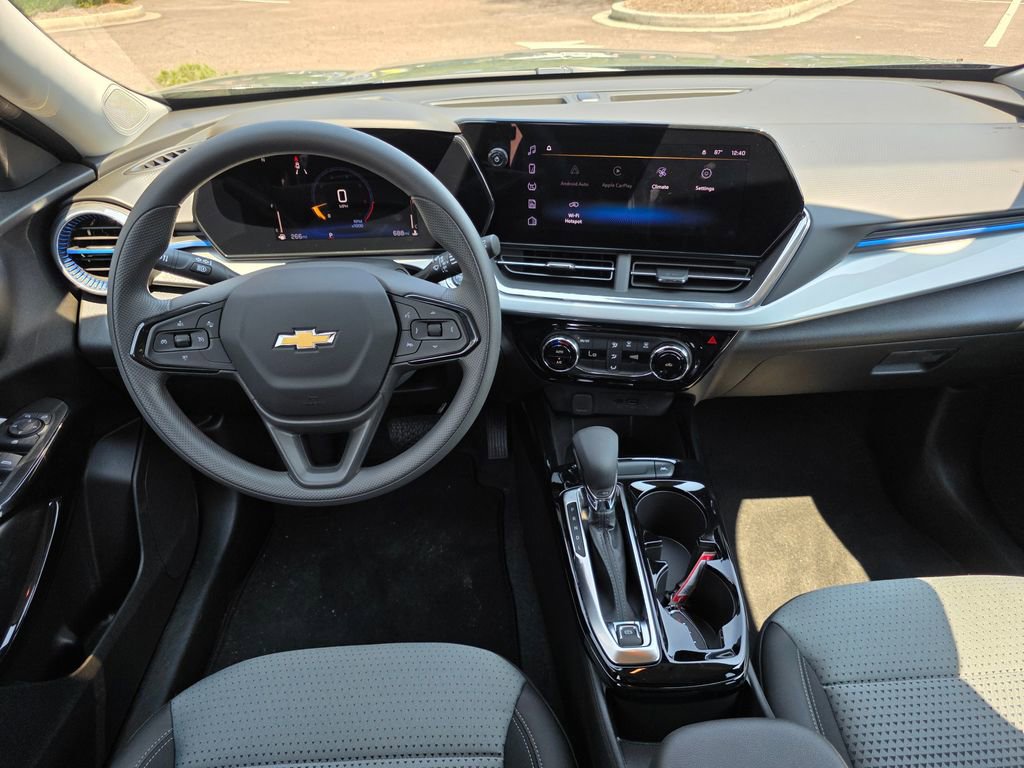2025 Chevrolet Trax LT photo 21