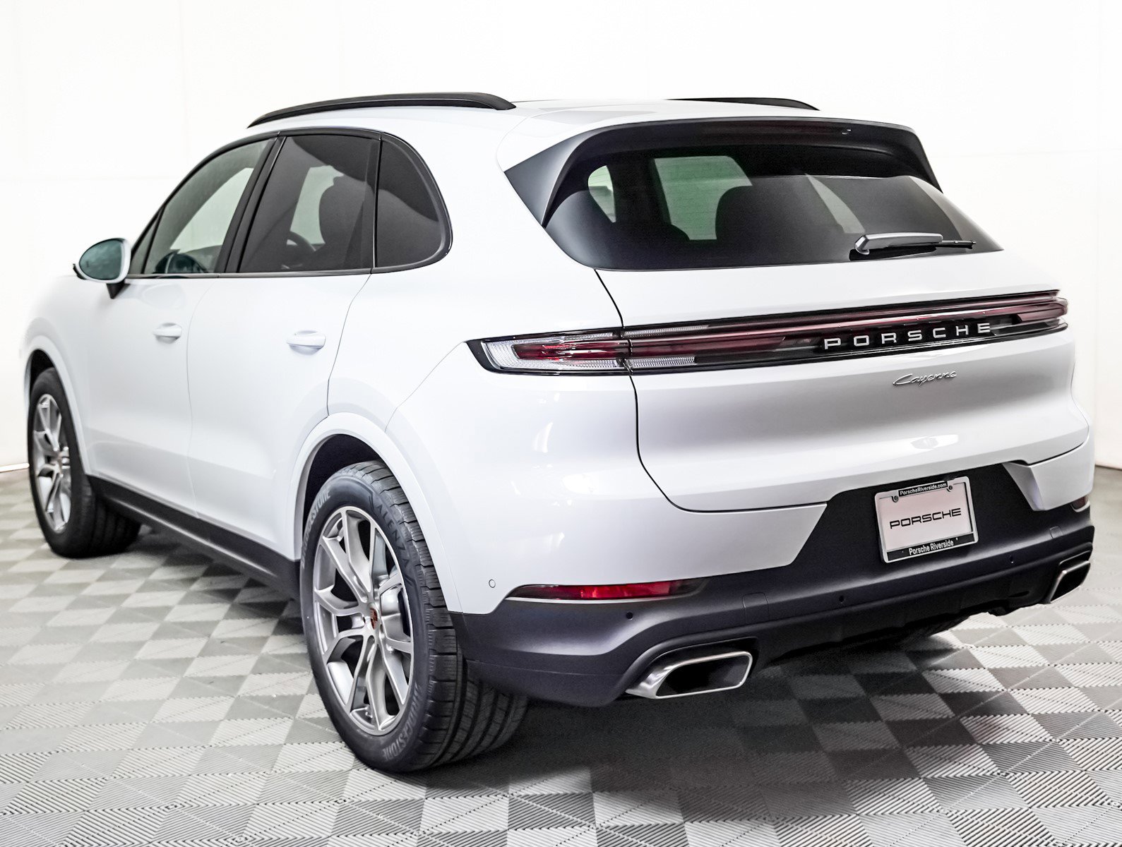 2026 Porsche Cayenne photo 3