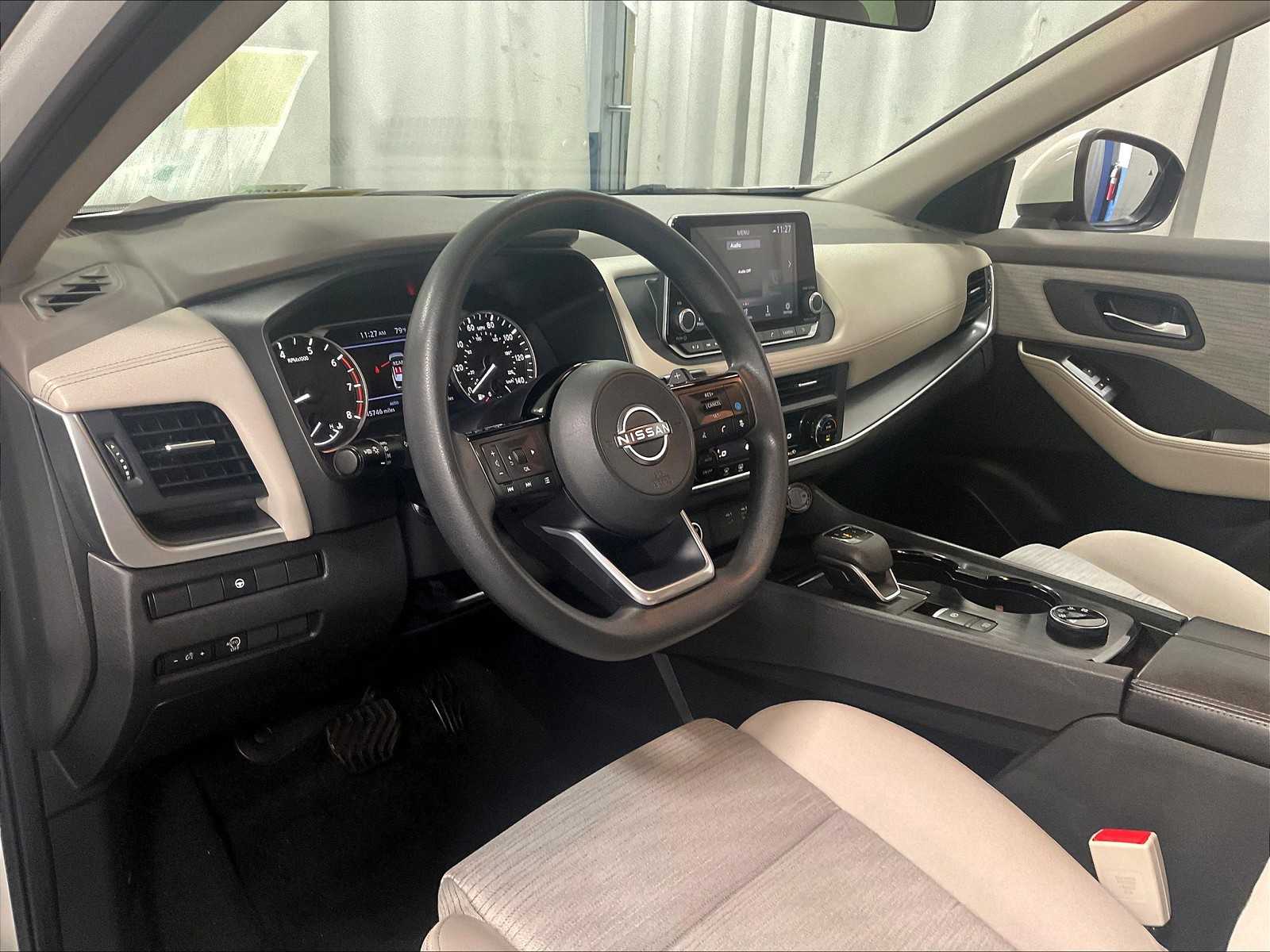 2023 Nissan Rogue SV photo 8