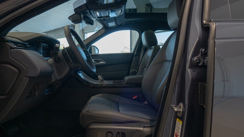 2026 Land Rover Range Rover Velar S photo 13