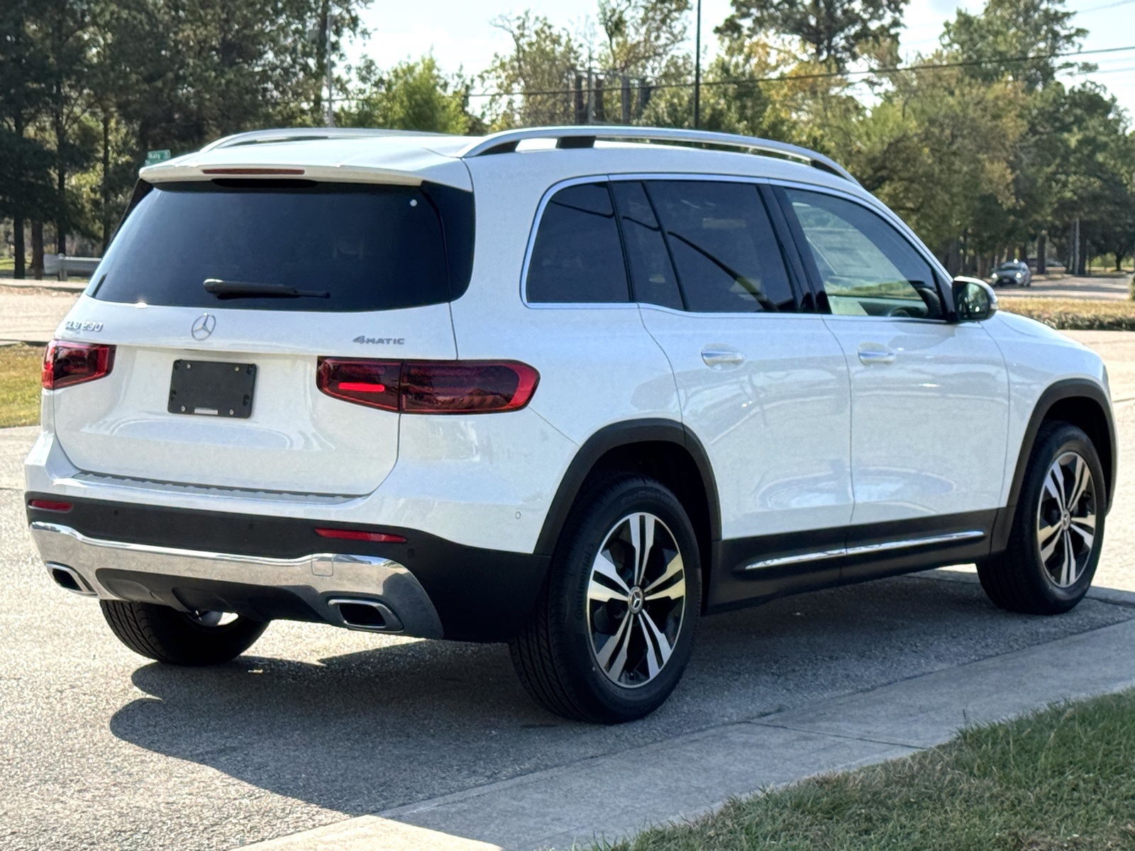 2025 Mercedes Benz GLB 250 4MATIC photo 3