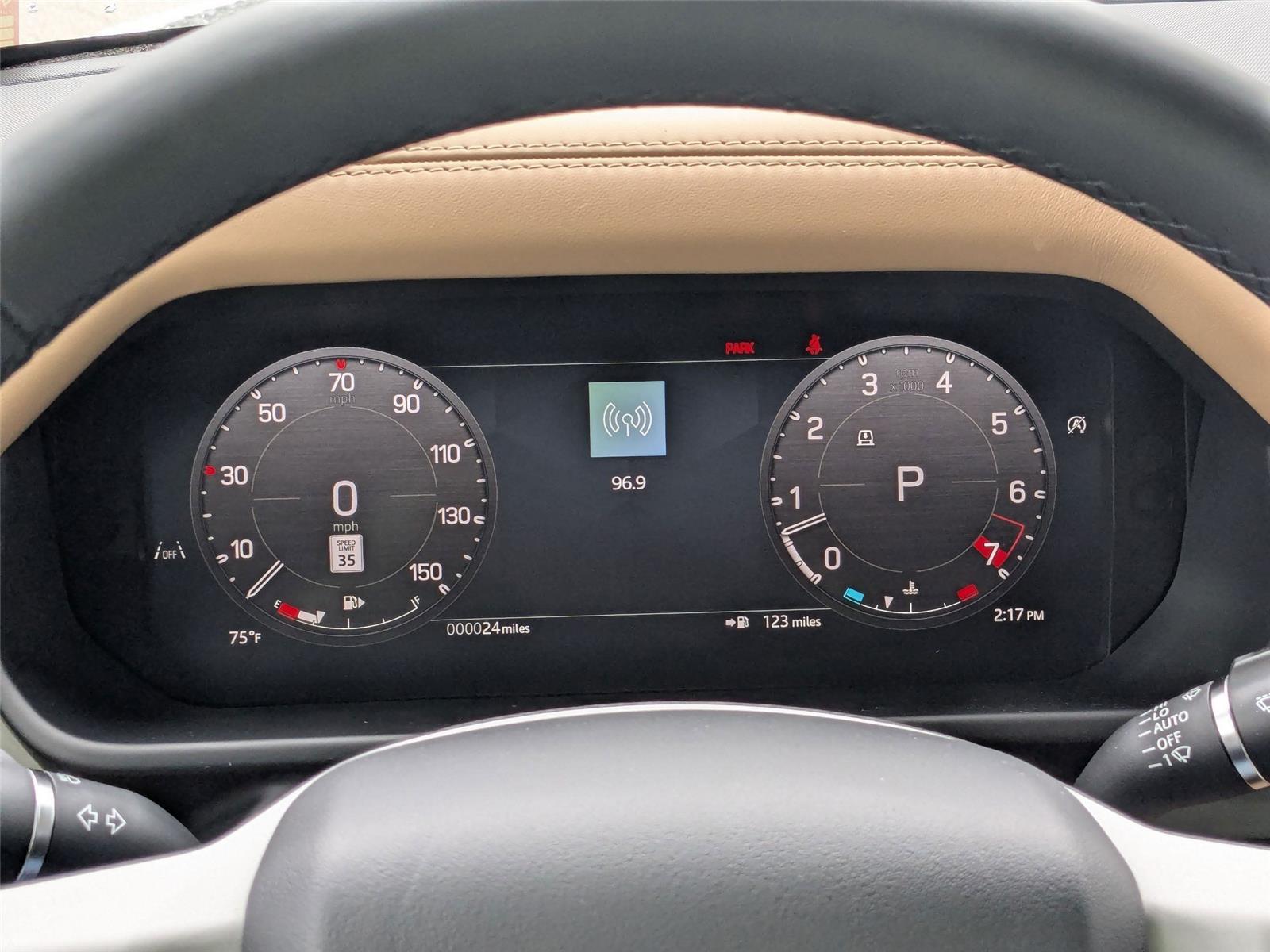 2025 Land Rover Defender 130 X-Dynamic SE photo 16