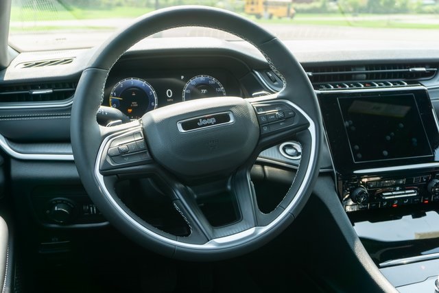 2025 Jeep Grand Cherokee Laredo X photo 8