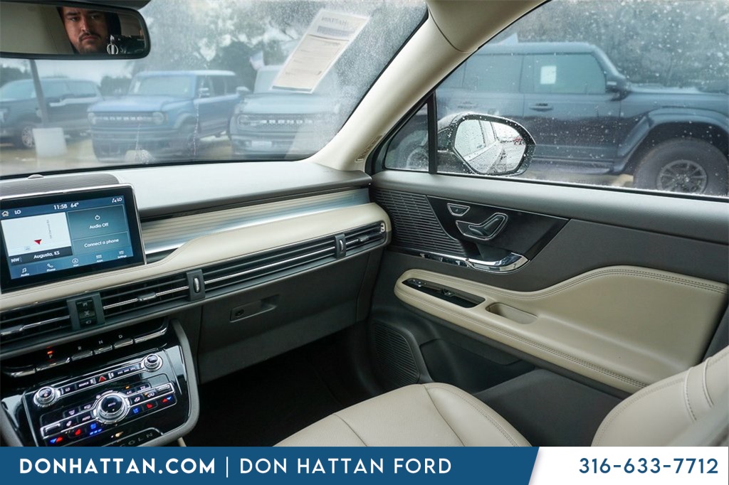 2022 Lincoln Corsair Standard photo 12