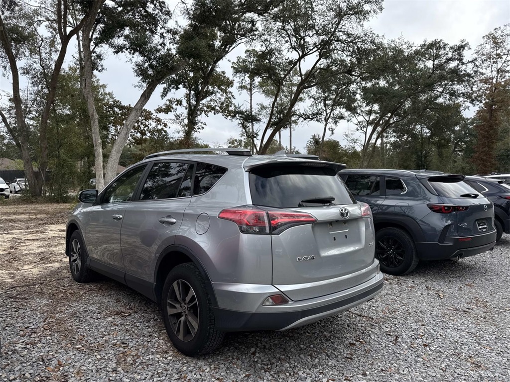 2018 Toyota RAV4 XLE photo 4