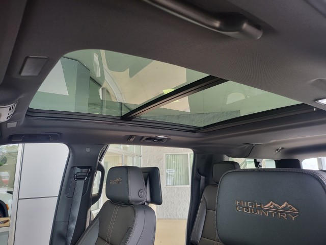 2025 Chevrolet Suburban High Country photo 2