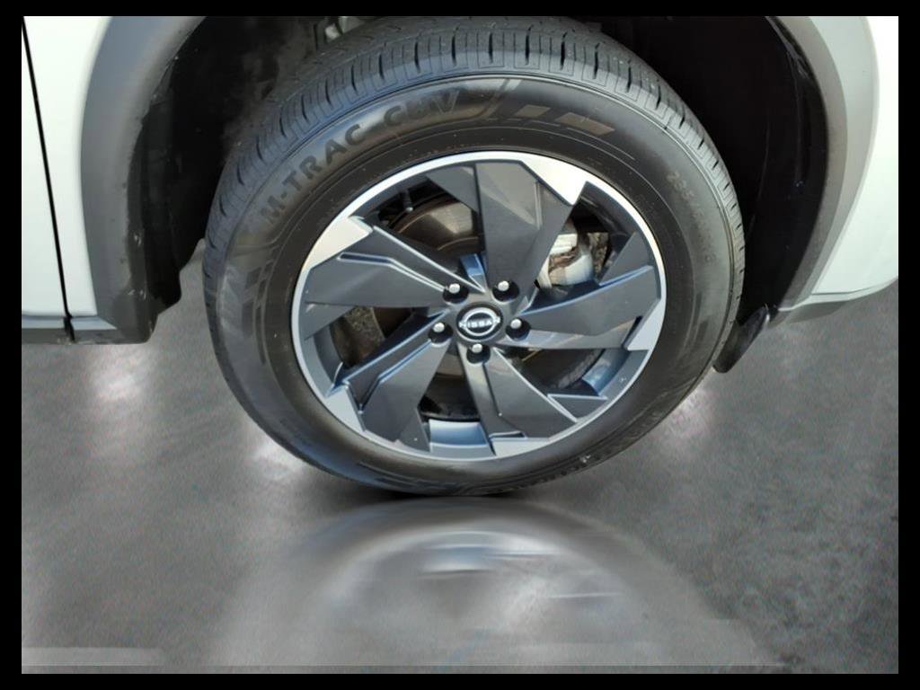 2024 Nissan Rogue SV photo 10