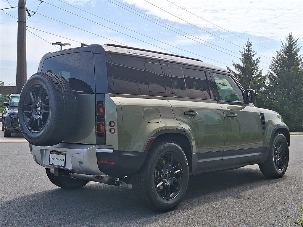 2025 Land Rover Defender 110 S photo 3