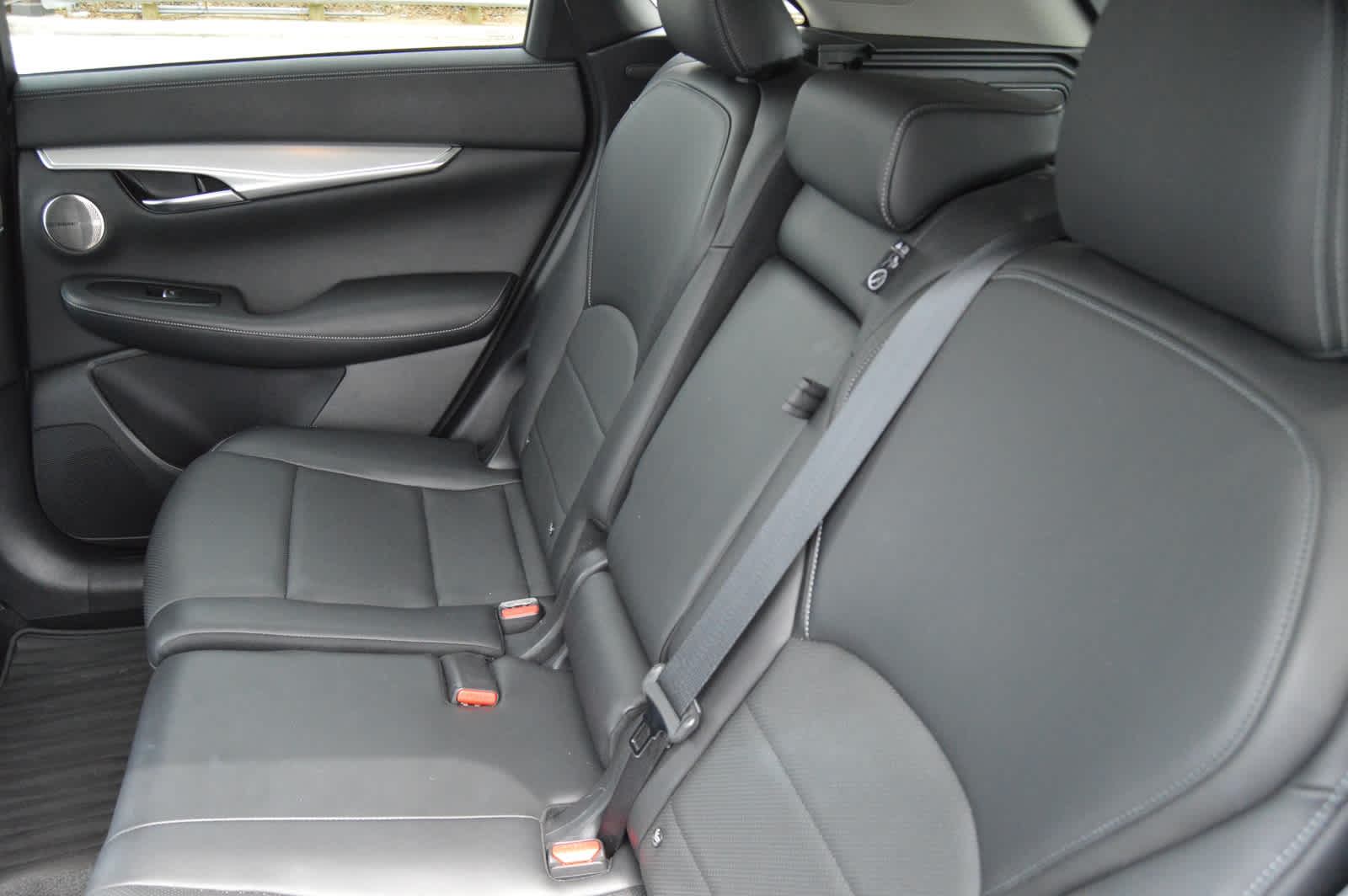 2022 Infiniti QX50 Essential photo 22