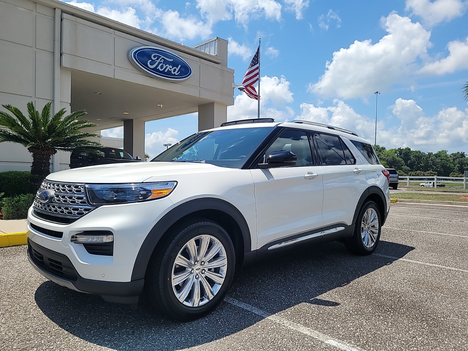 New 2024 Star White Metallic Tri-Coat Ford Limited image 1