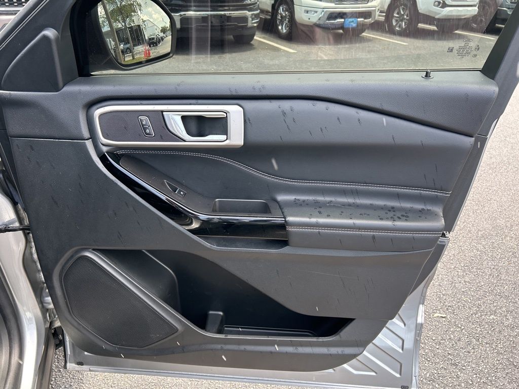 2023 Ford Explorer ST photo 38