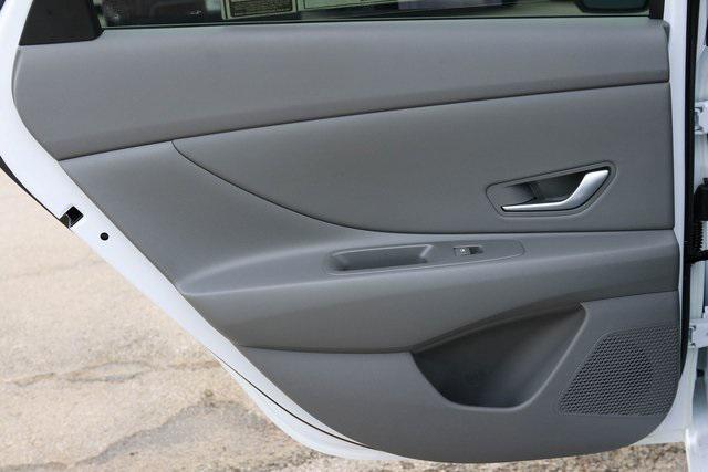 New 2025 White Hyundai SEL Sport image 10