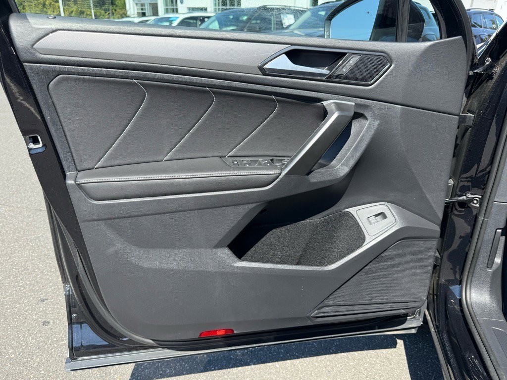 2024 Volkswagen Tiguan SE Wolfsburg Edition photo 4