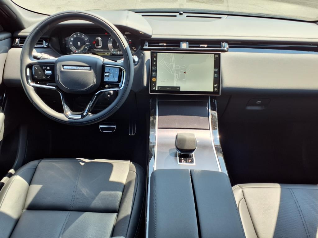 2026 Land Rover Range Rover Velar SE photo 4