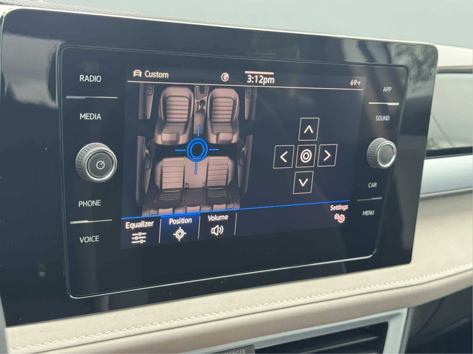 2025 Volkswagen Taos SE photo 20